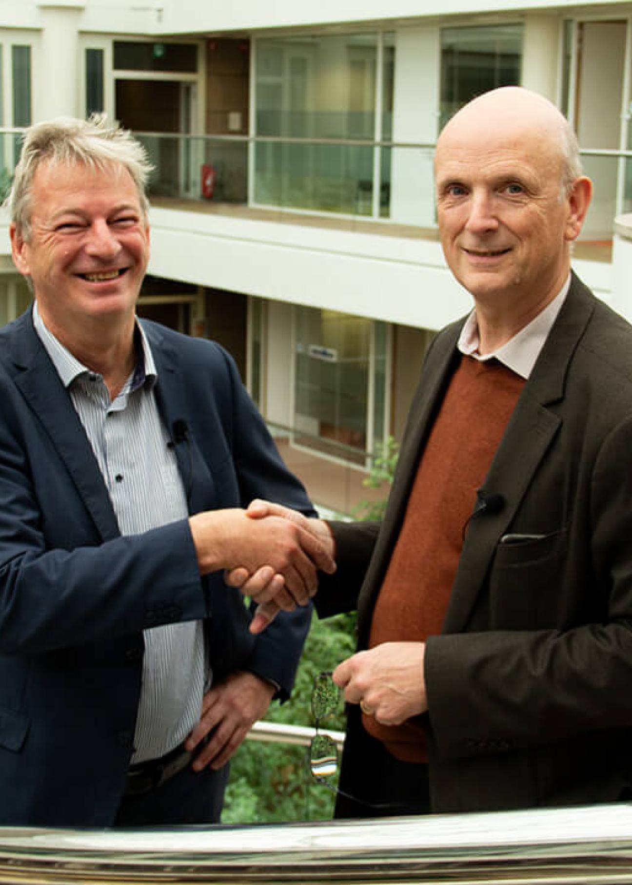 KBC Aremis handshake